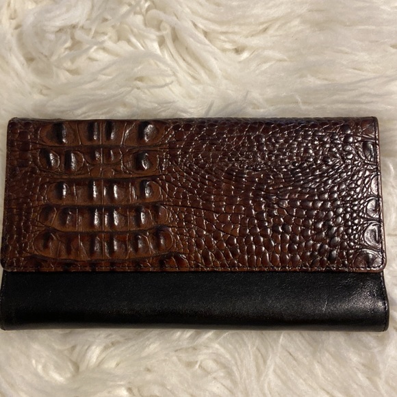BRAHMIN wallet excellent condition dark brown color 8” wide and 4 1/5 “ high - Picture 2 of 16
